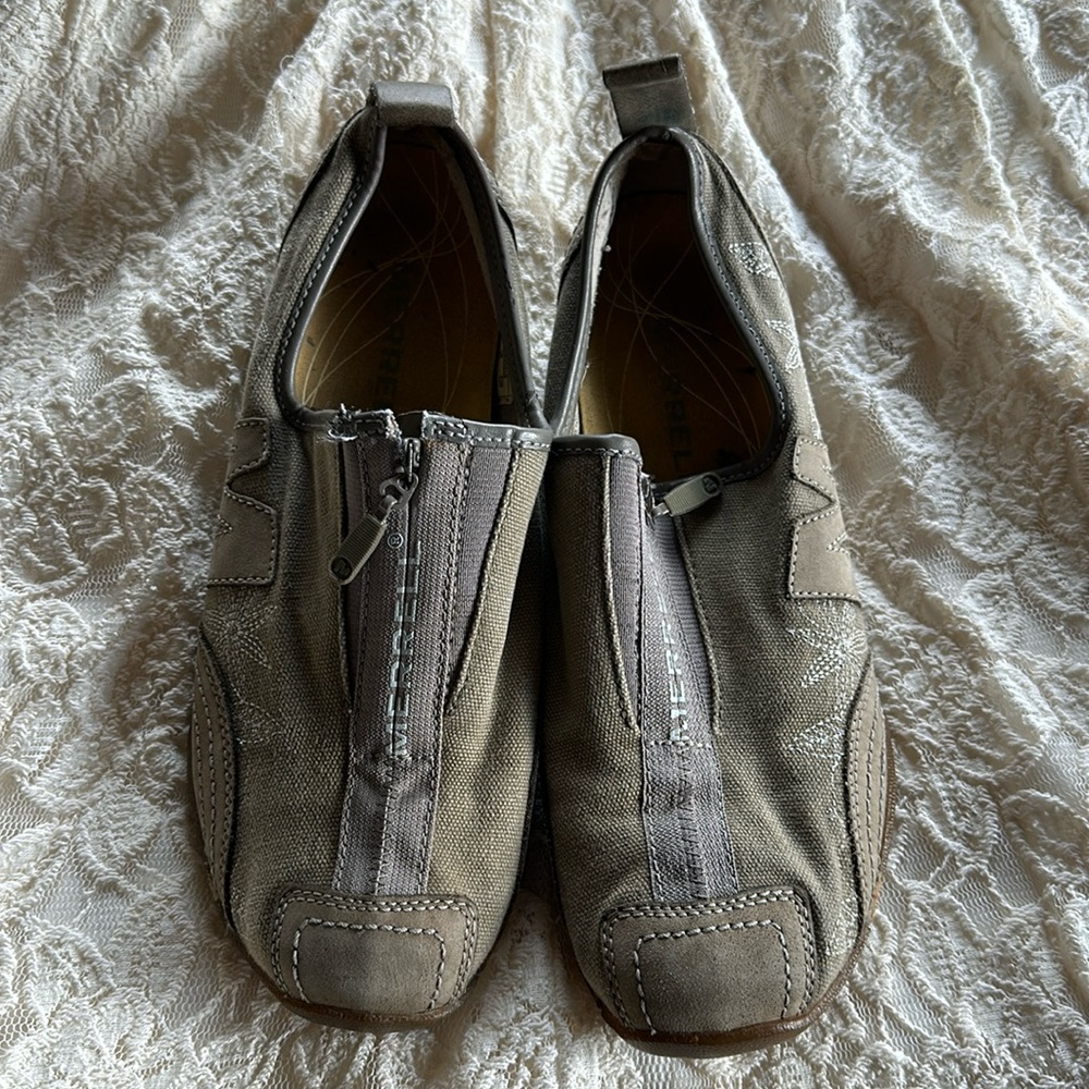 Merrell zipper tennis shoes